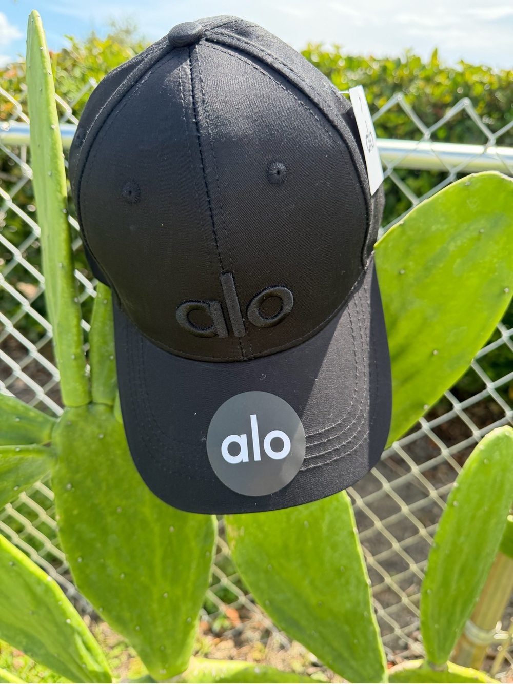 ALO Yoga Off Duty Black Cap - Picture 15 of 16